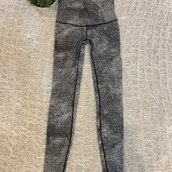 Lululemon Wunder Under Tights Luon High Rise Yoga Workout Barre Leggings size 6 - Picture 2 of 7